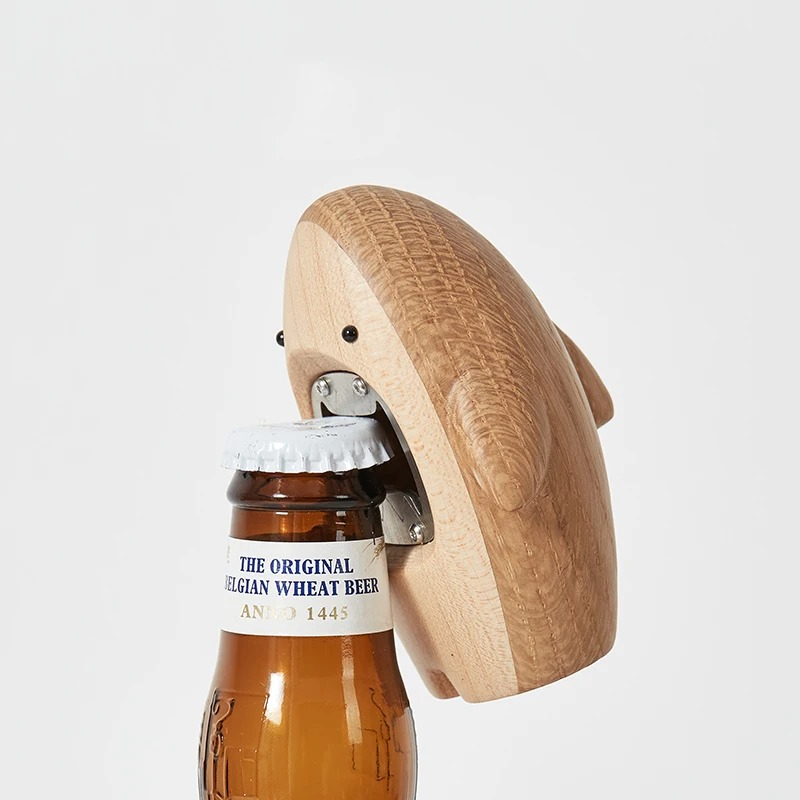 Wine Beer Opener - クリエイティブ木製サメ飾りビールボトルオープナー像ポータブルコルク抜きワインソーダキャップリムーバーツールパーティー家の装飾用